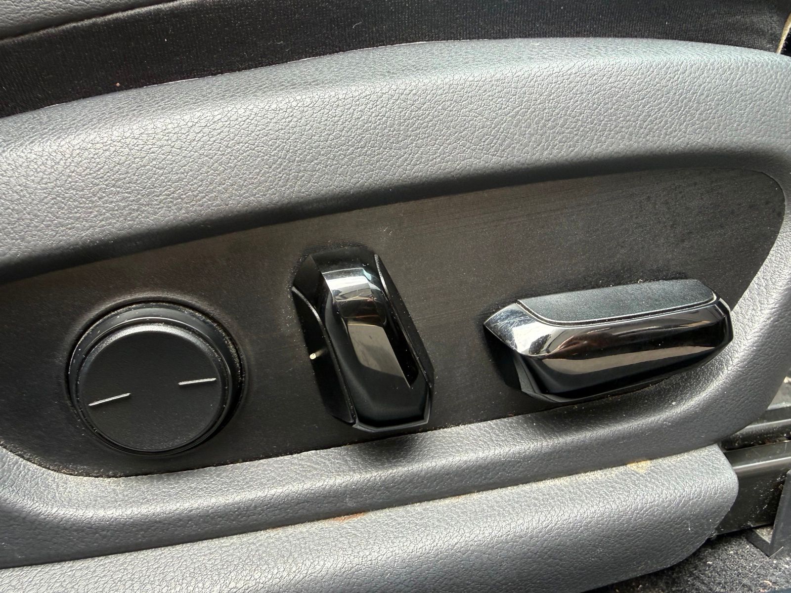 Used 2021 Black Lexus 250 image 31