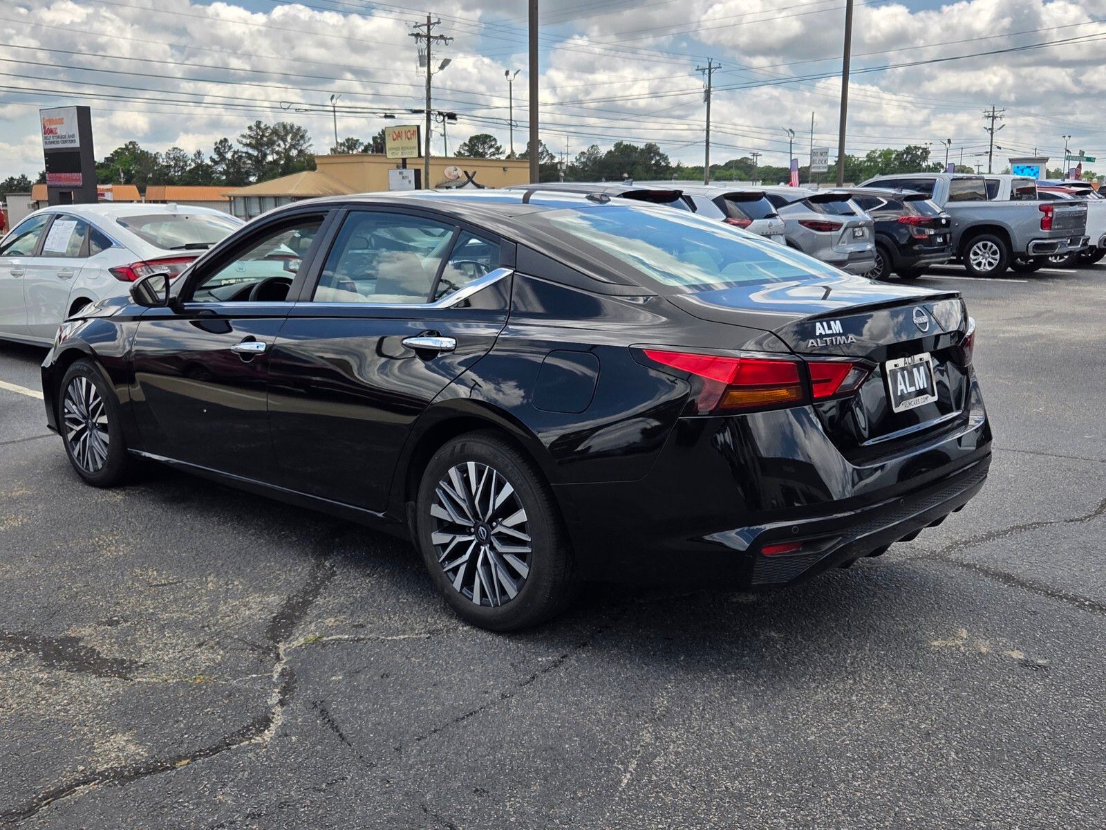 Used 2025 Super Black Nissan 2.5 SV image 9