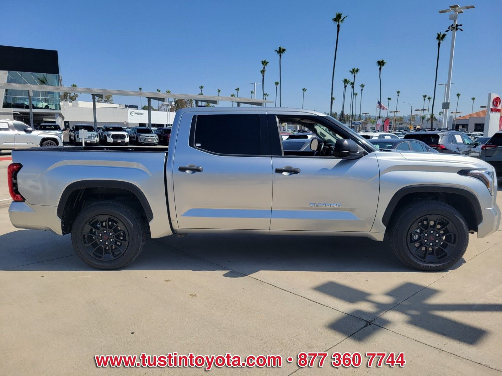Used 2022 Silver Toyota SR5 image 3