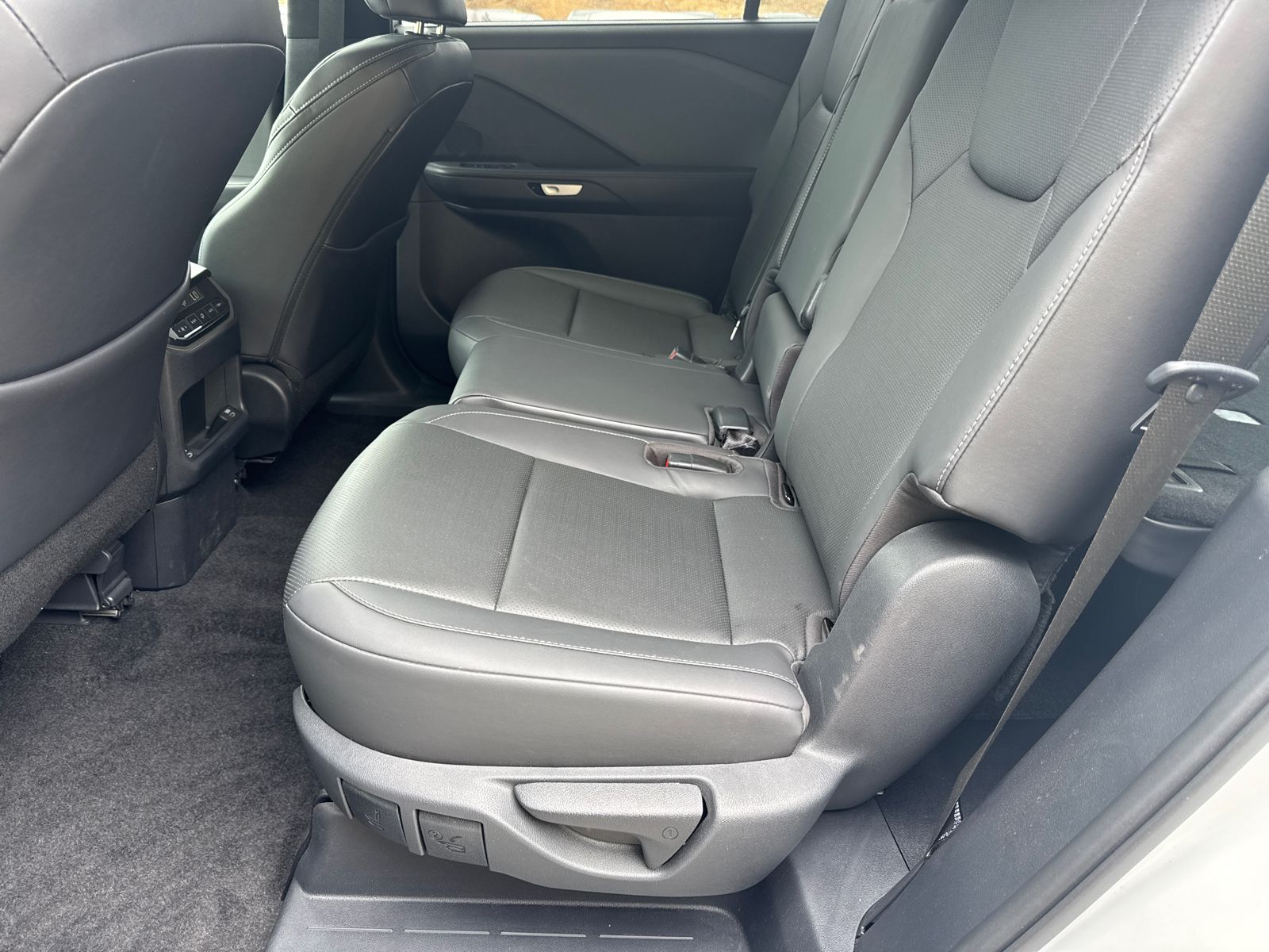Used 2024 Pearl Lexus 350 image 21