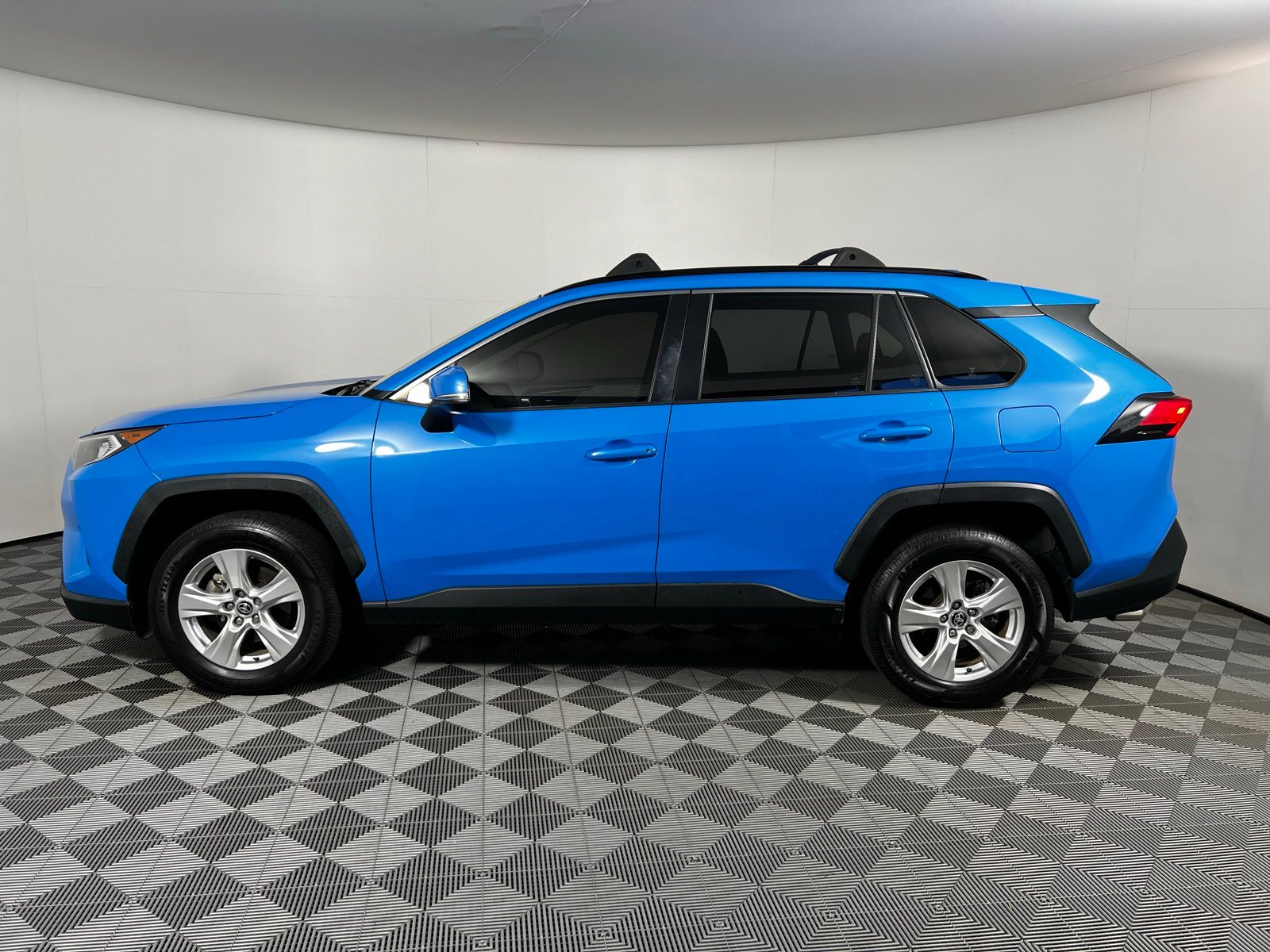 Thumbnail: 2021 Toyota RAV4 - 8