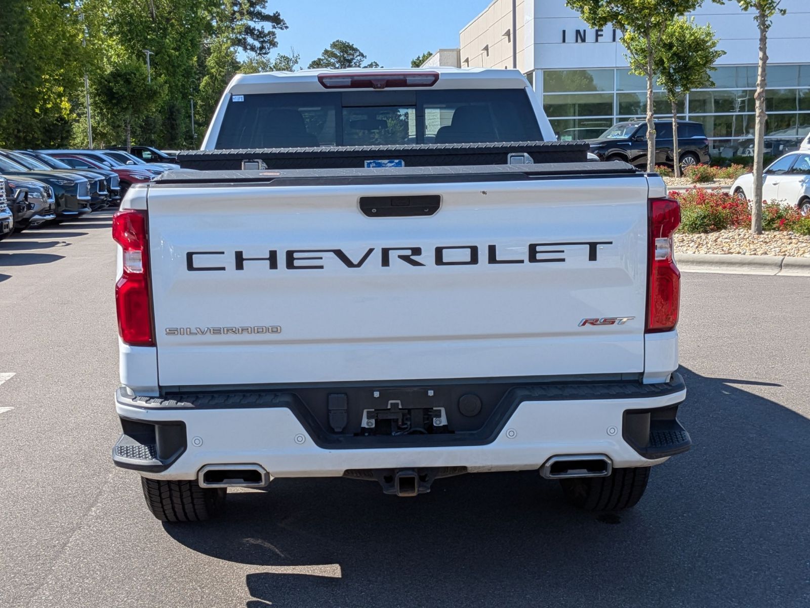 View vehicle photo 4