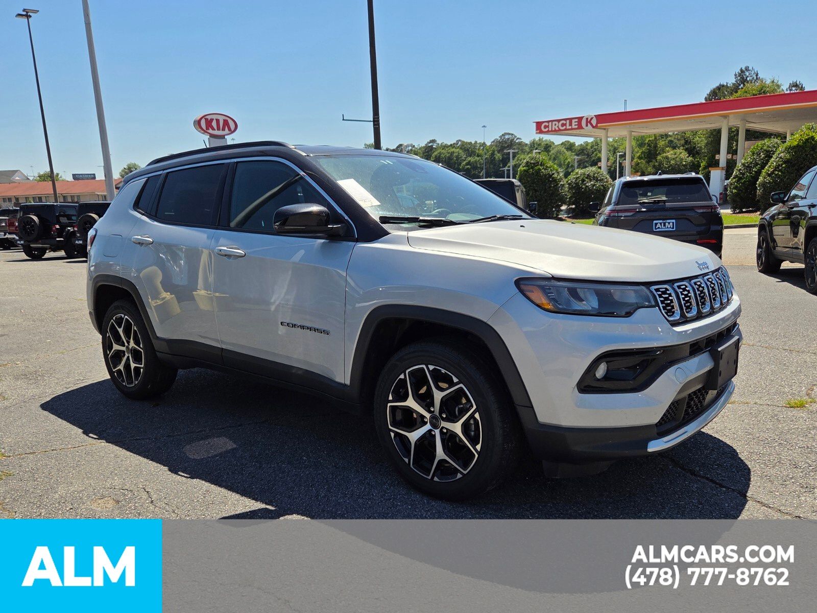 Used 2025 Silver Zynith Metallic Clearcoat Jeep Limited image 25