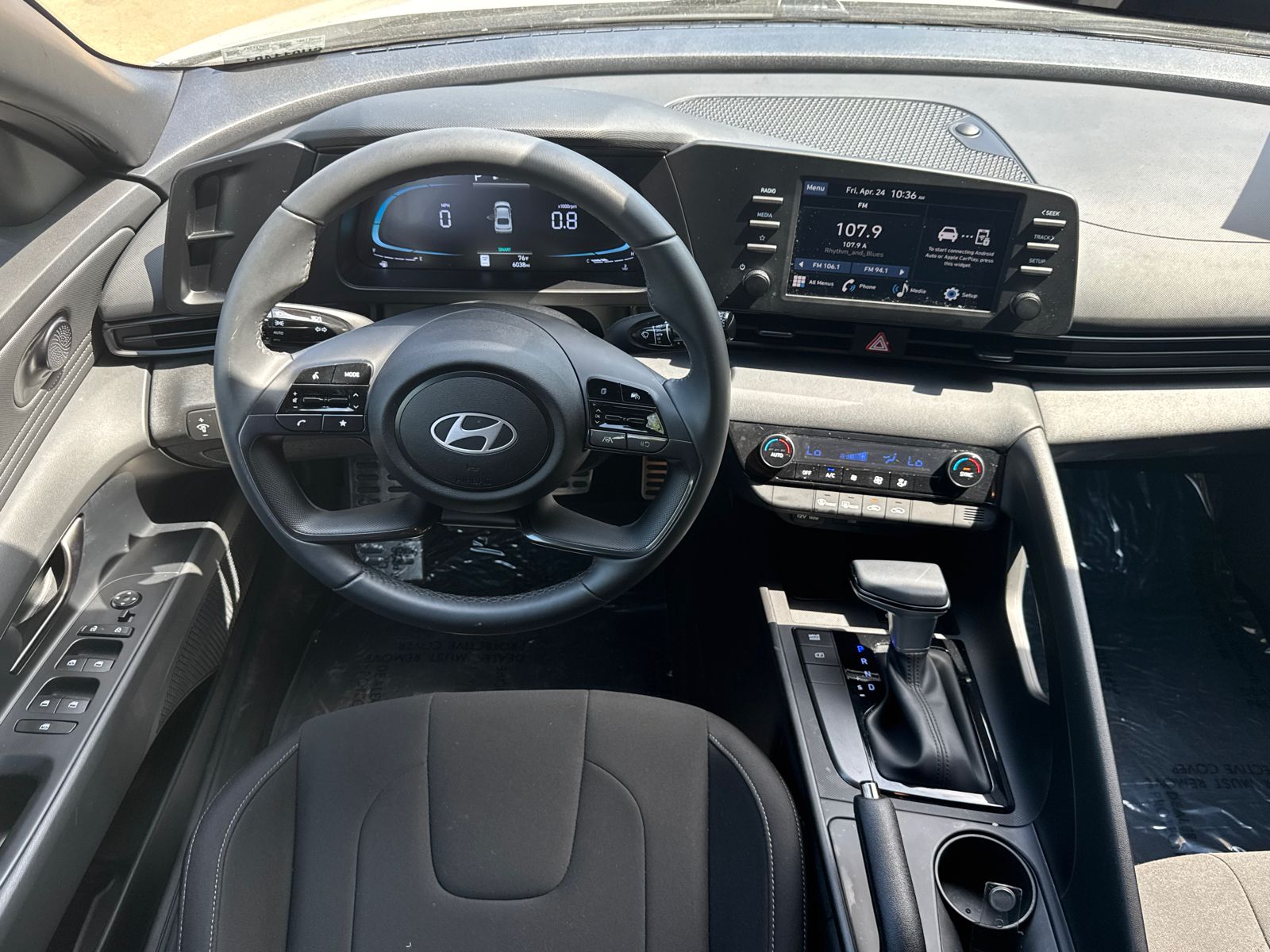 Used 2025 White Hyundai SEL Sport image 22