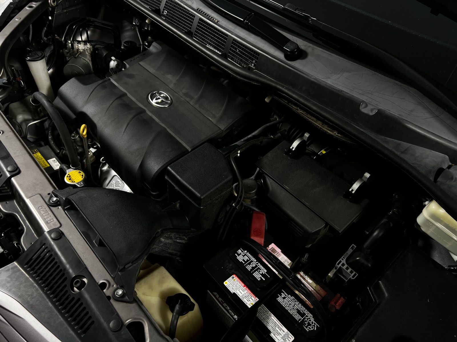 2016 Toyota Sienna XLE 11