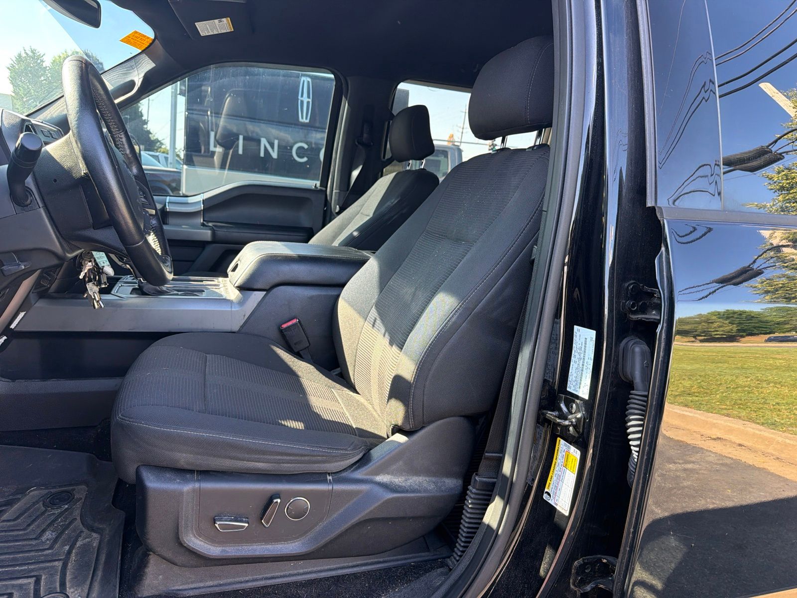 Used 2017 Shadow Black Ford XLT image 9