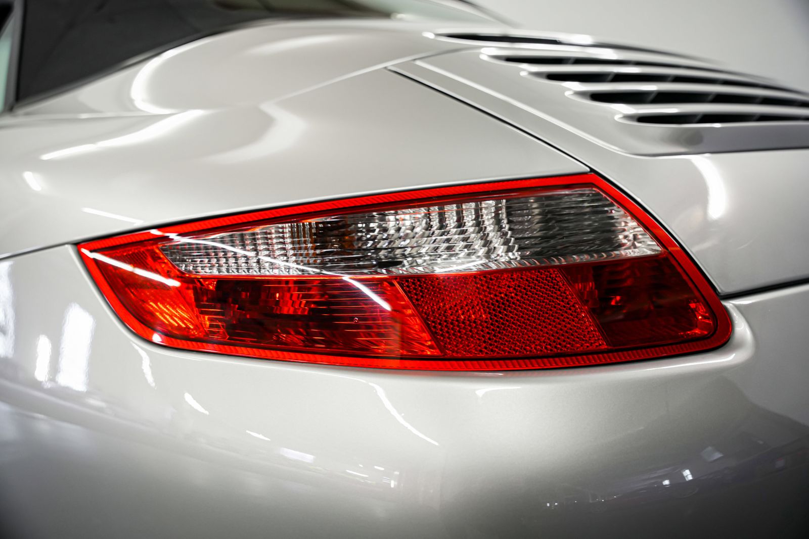 2005 Porsche 911 Carrera S — photo 32