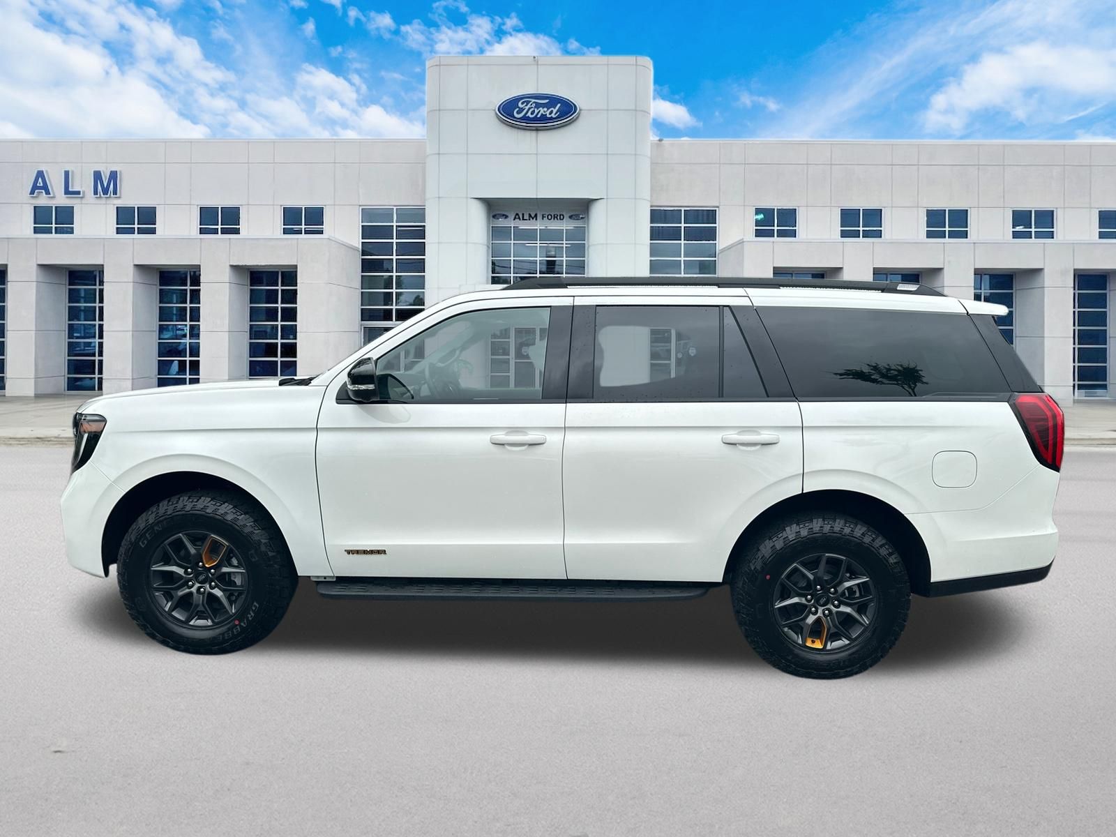 New 2026 Star White Metallic Tri-Coat Ford Tremor® image 9