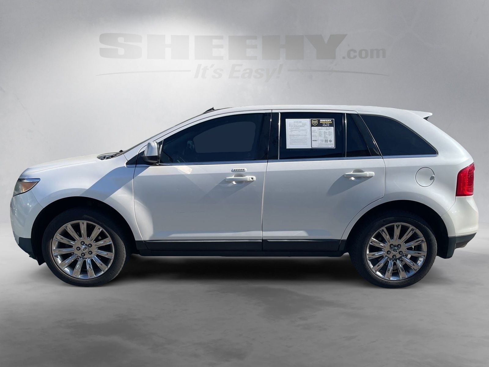 Used 2011 White Platinum Clearcoat Metallic Ford Limited image 8