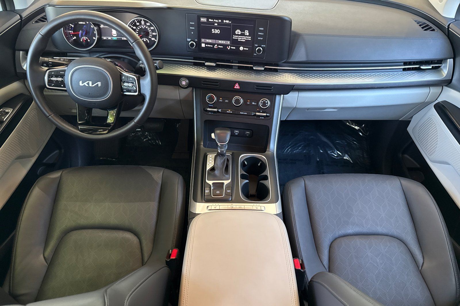 Used 2024 Kia Carnival Van