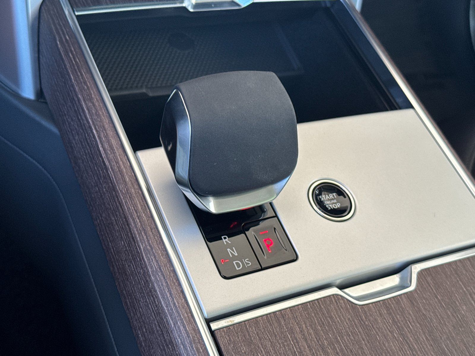 2025 Land Rover Range Rover SE - Photo 21