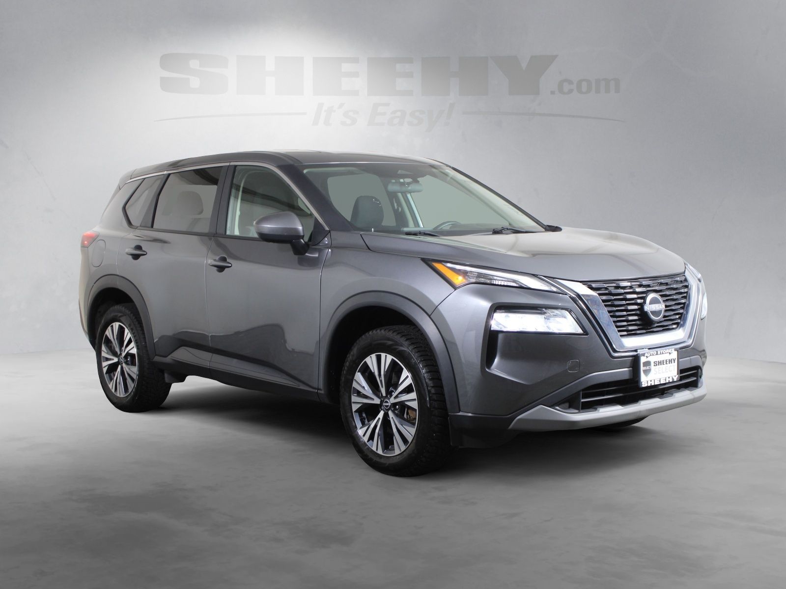Used 2023 Gray Nissan SV image 2
