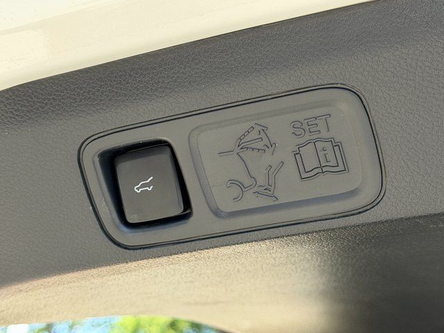 Certified Used 2023 Star White Ford Platinum image 40
