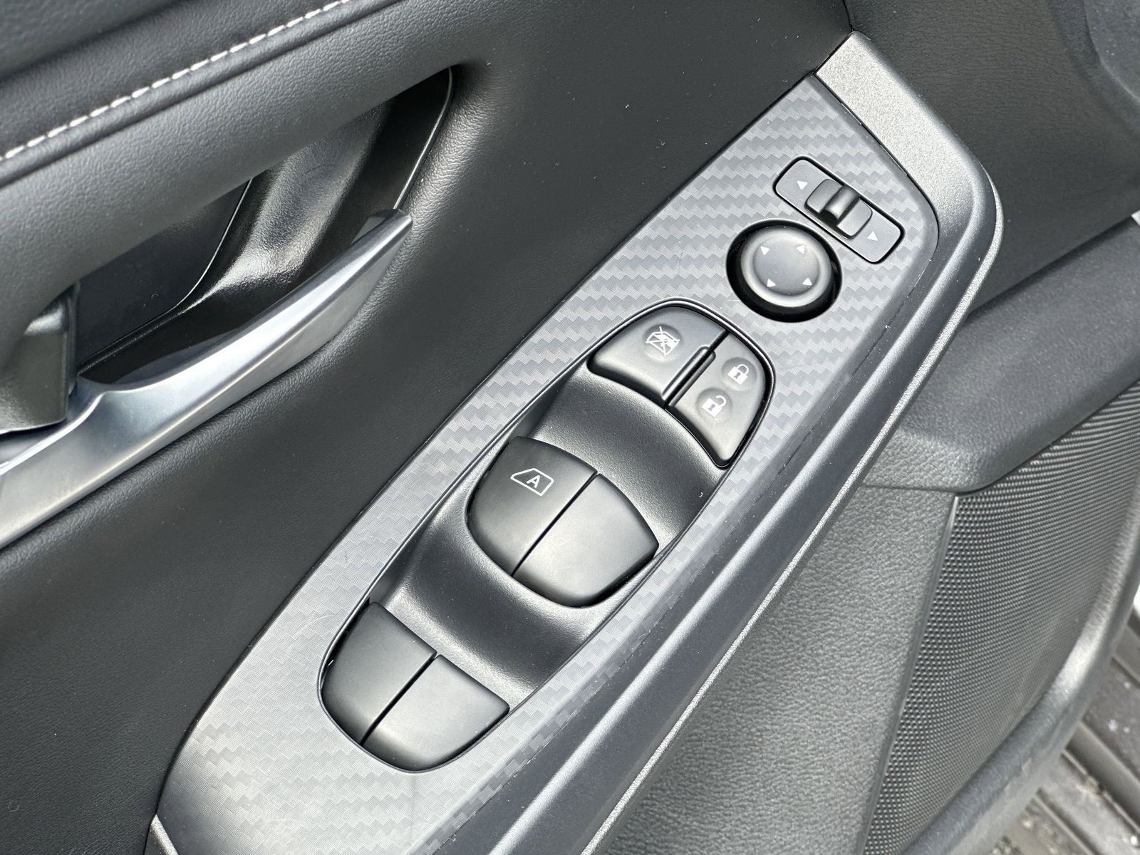 2025 Nissan Sentra SV photo 17