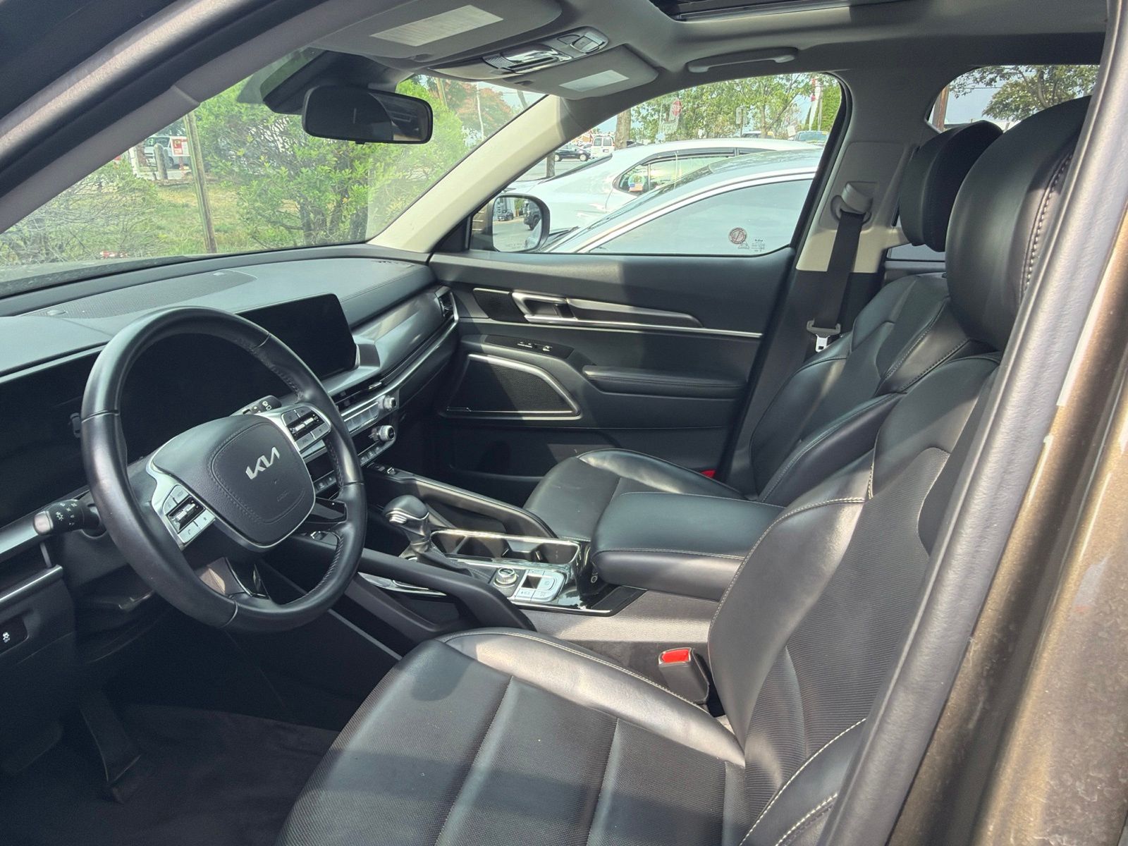Used 2025 Green Kia S image 6