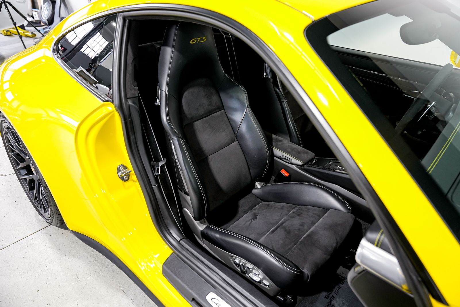 2015 Porsche 911 Carrera GTS — photo 28