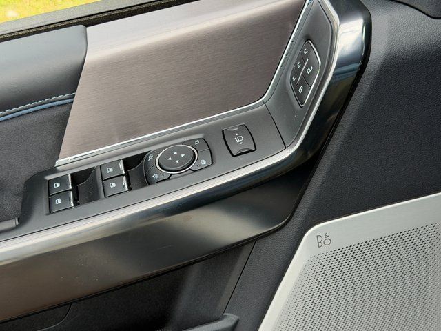 New 2026 Star White Metallic Tri-Coat Ford Platinum image 39