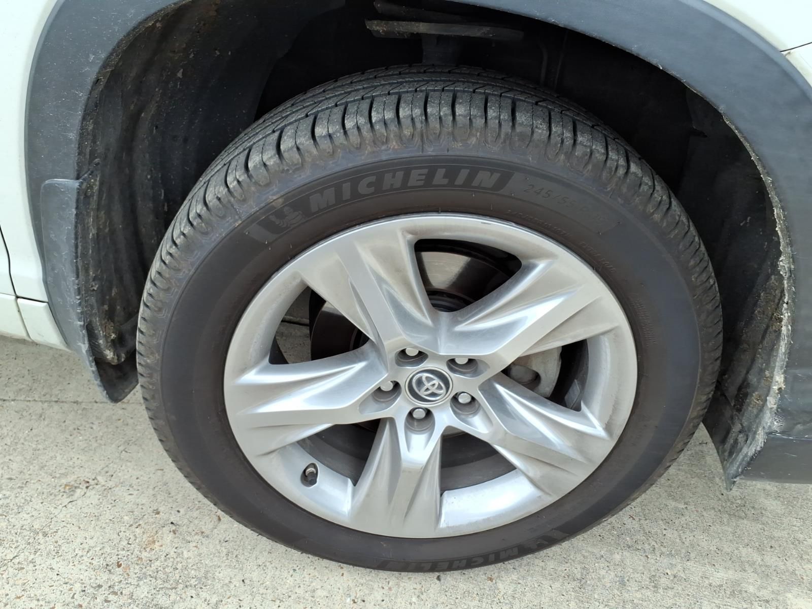 2016 Toyota Highlander Limited White at Community Honda