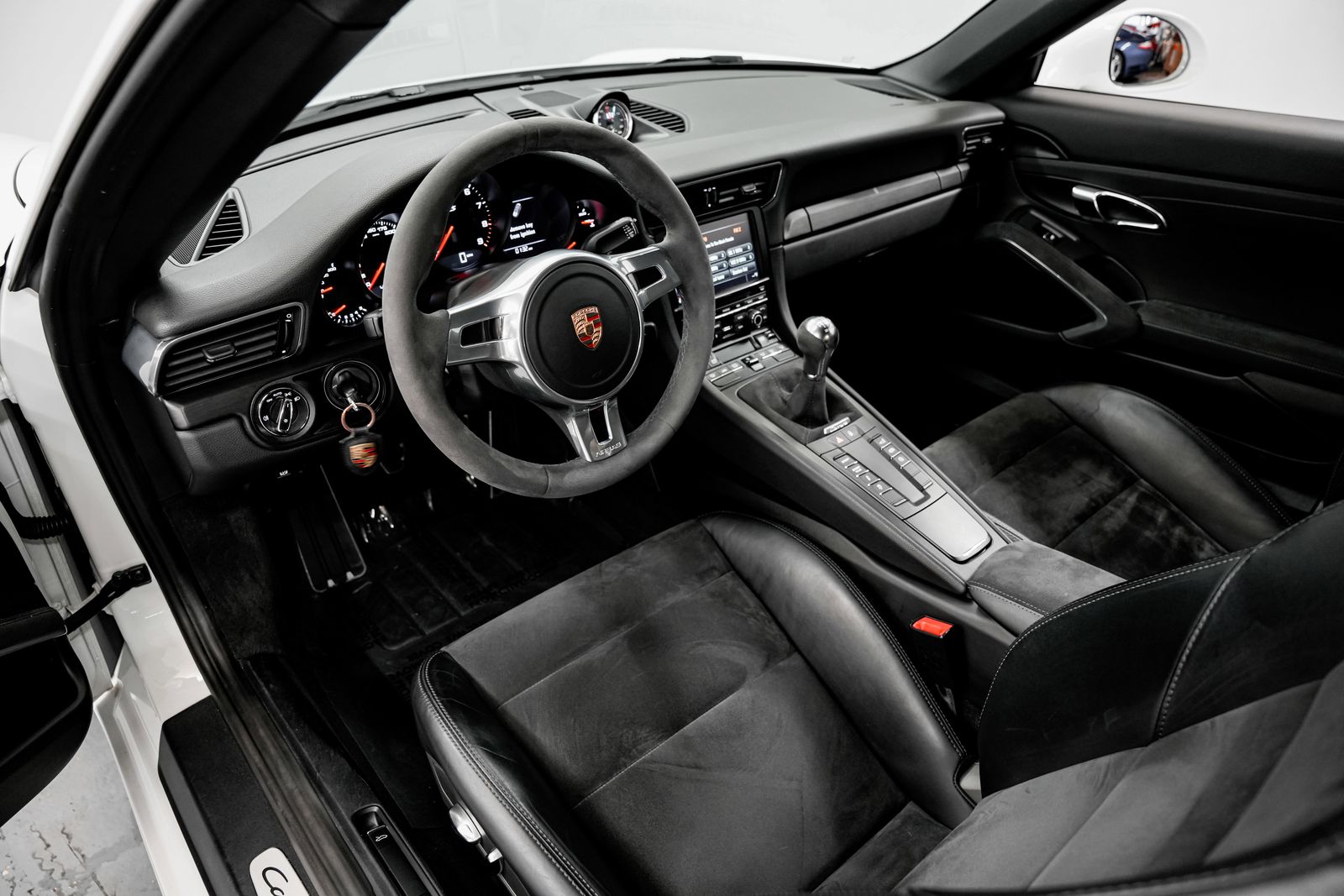 2016 Porsche 911 Carrera GTS — photo 8
