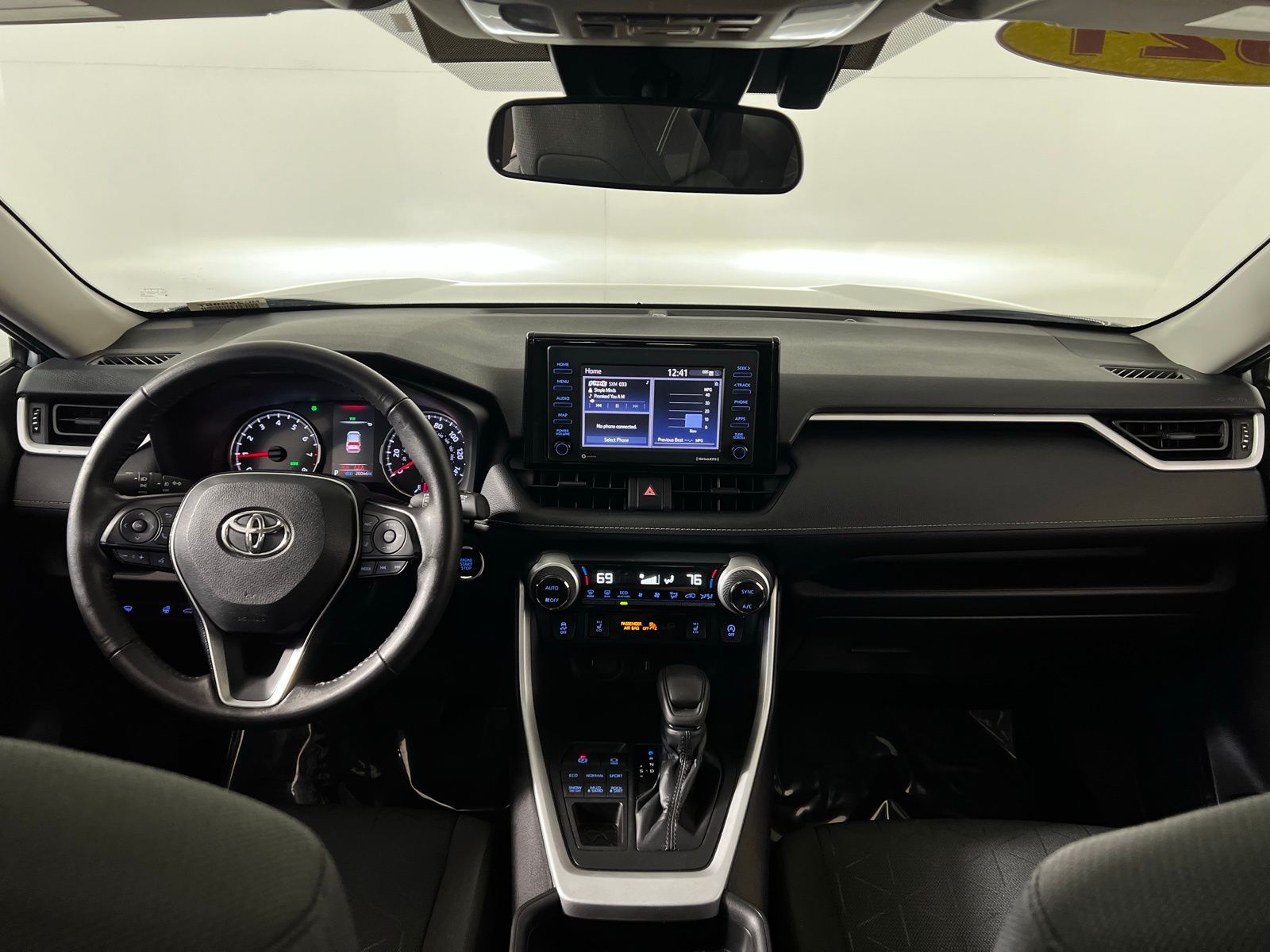 2021 Toyota RAV4 XLE 26