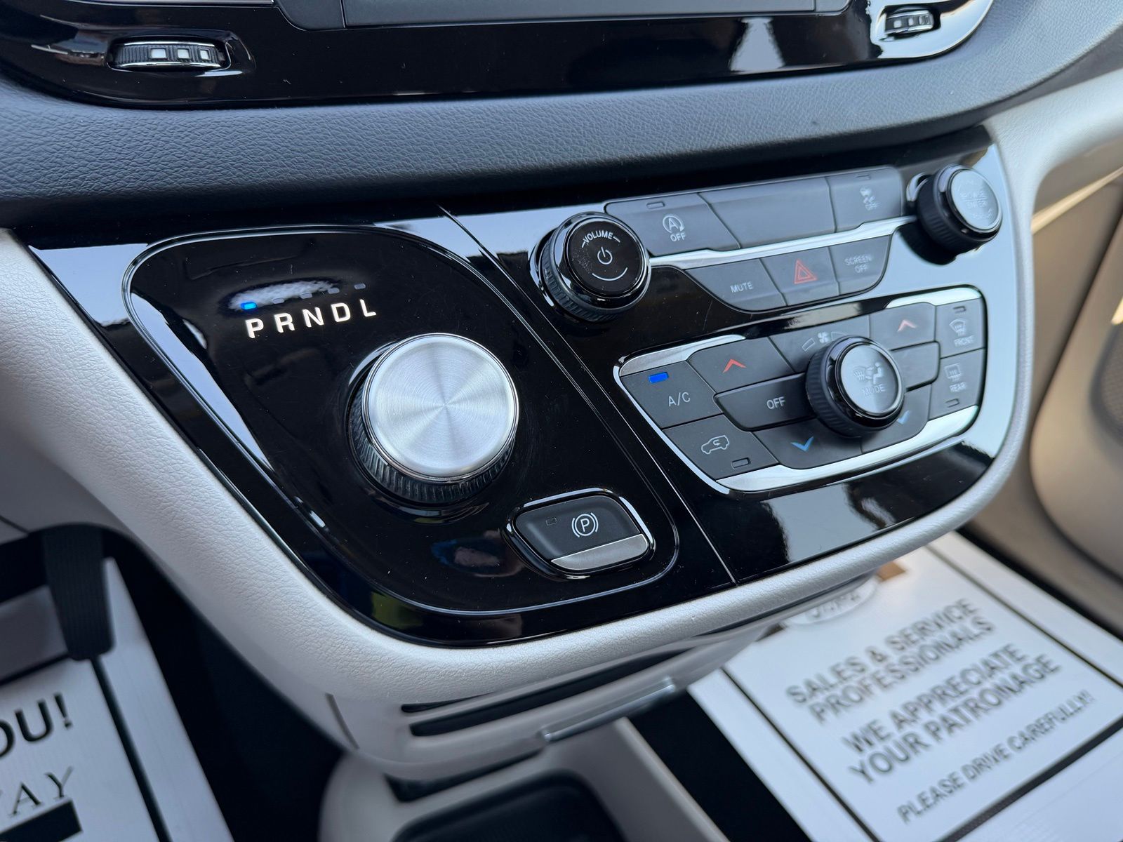 2020 Chrysler Voyager image 23
