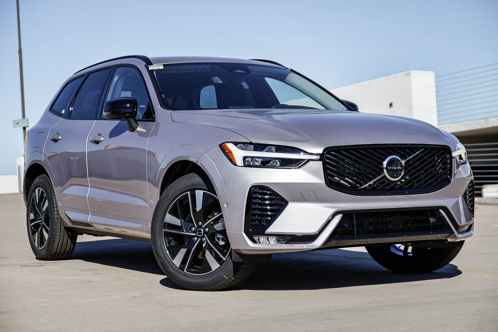 2026 Volvo XC60 B5 Plus