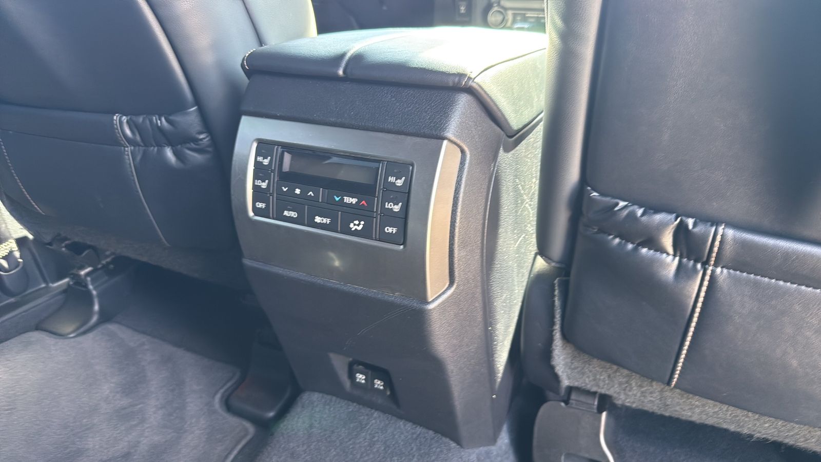 Used 2023 Black Lexus 460 image 27
