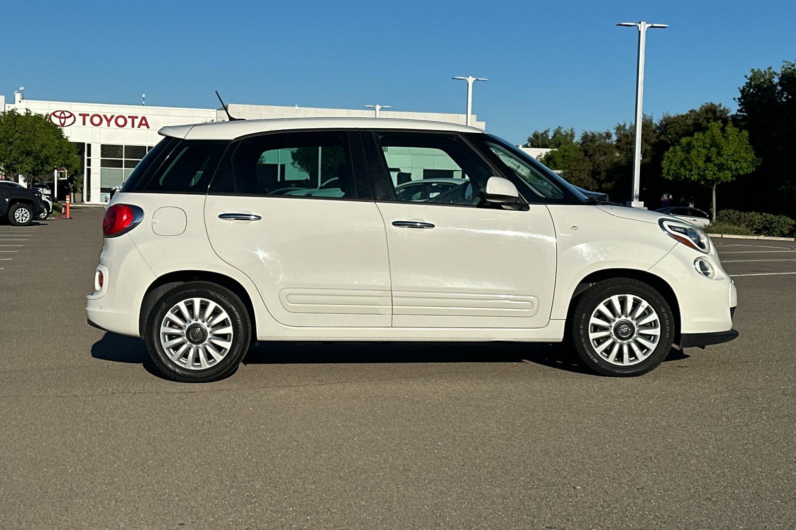 View vehicle photo 3