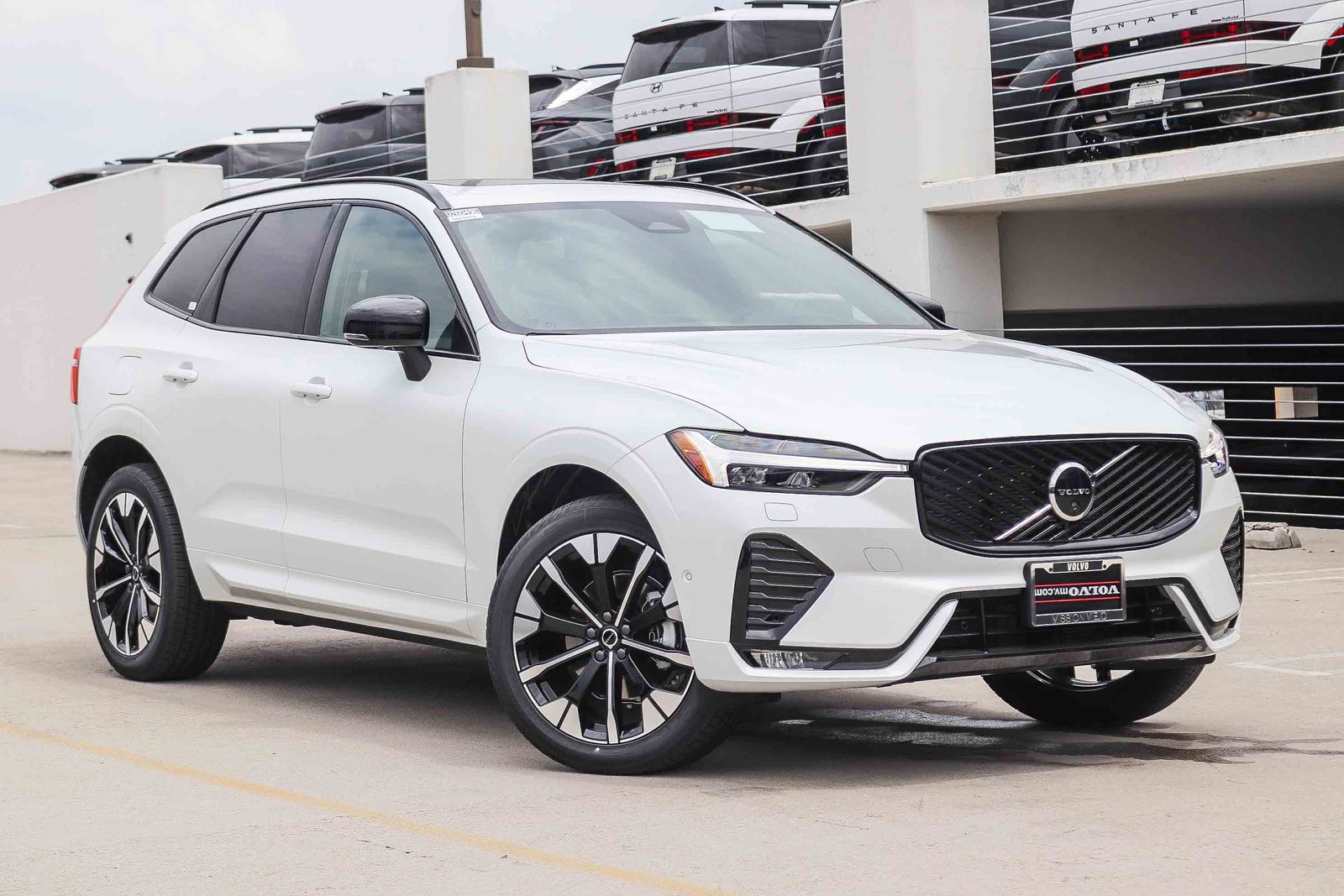 2026 Volvo XC60 Plus