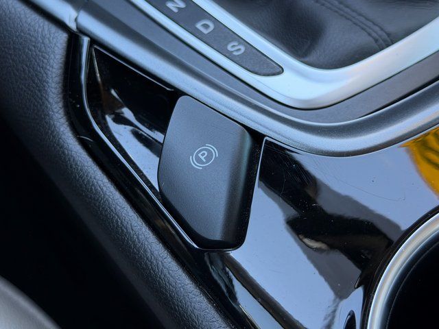 Used 2016 Oxford White Ford Titanium image 38