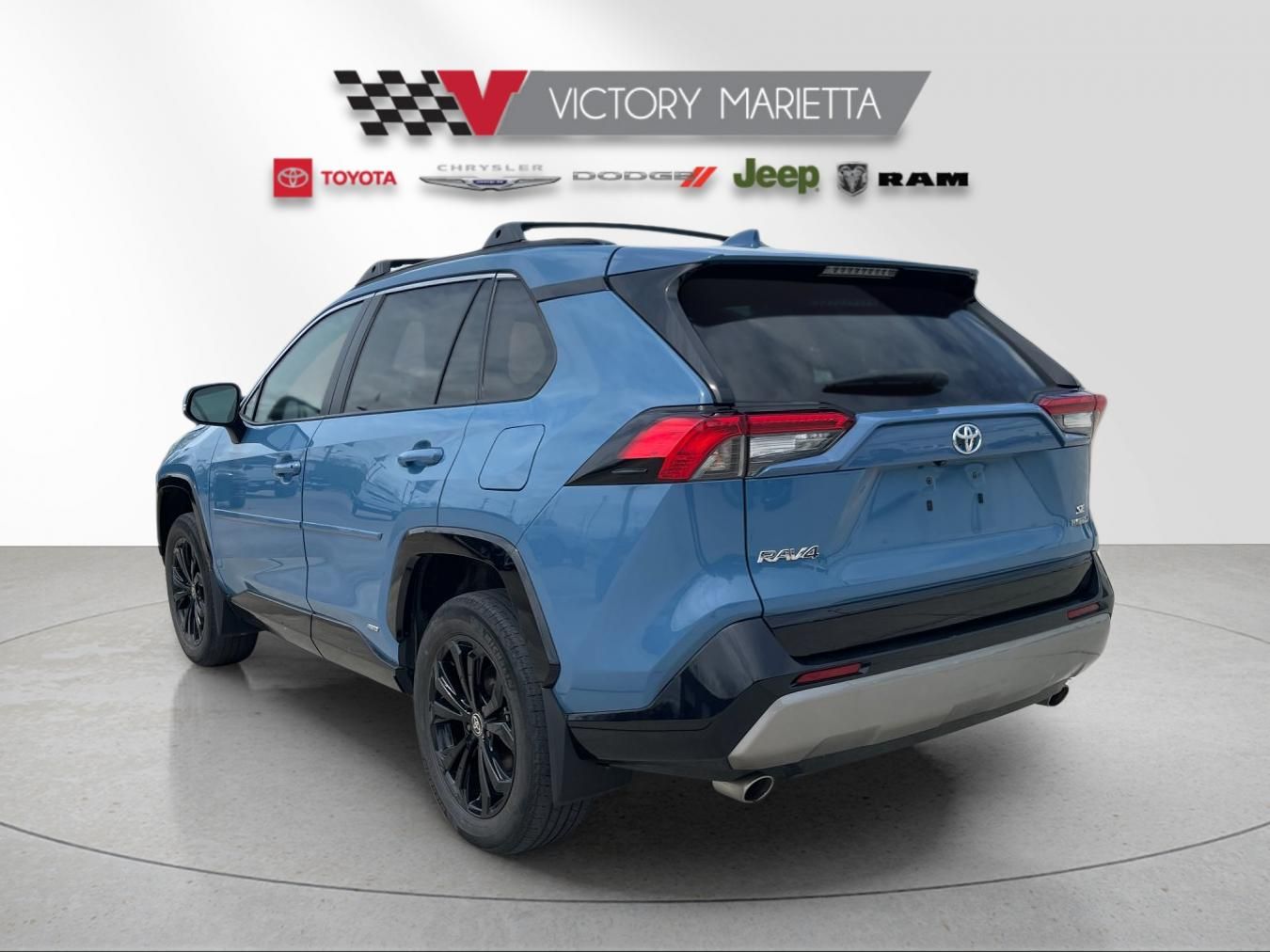View vehicle photo 3