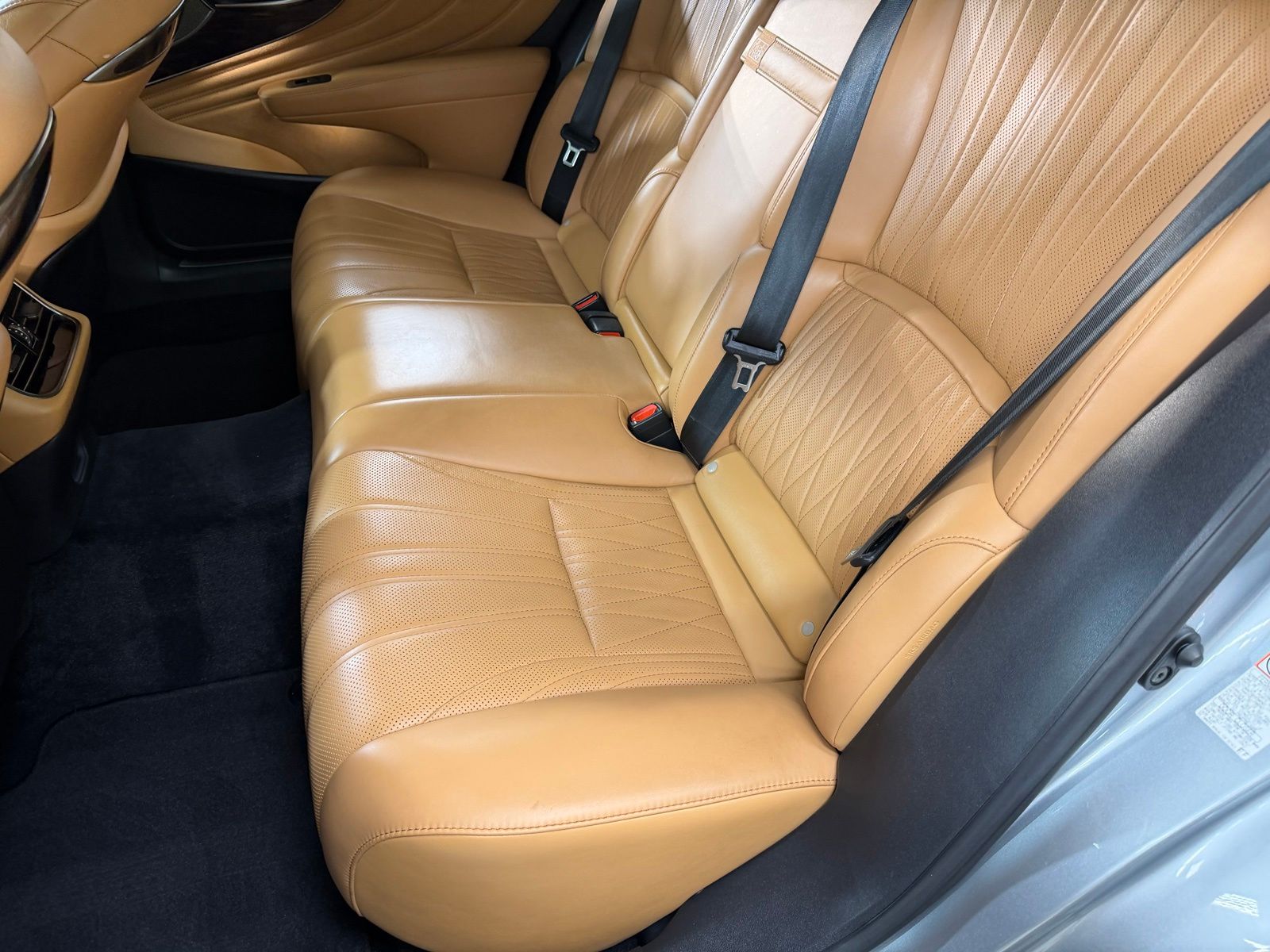 Used 2021 Silver Lexus 500 AWD image 28