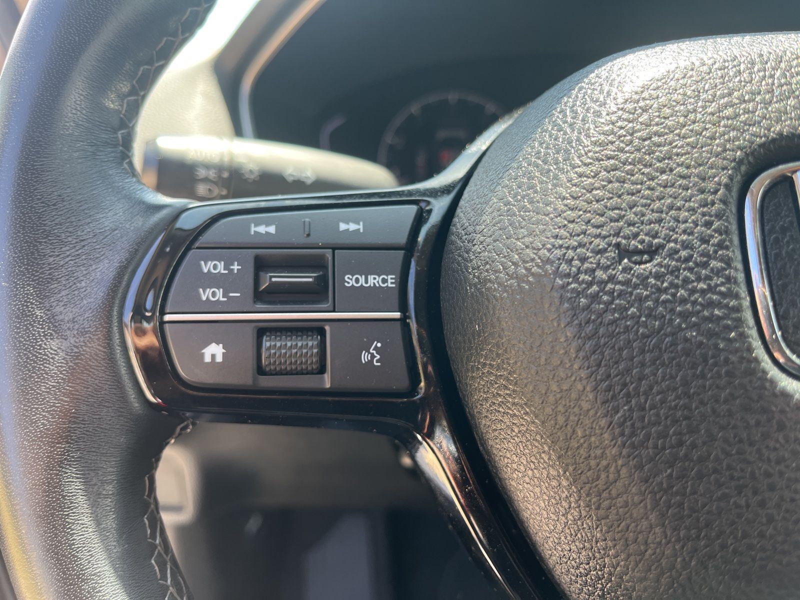 Used 2024 White Honda EX-L image 10
