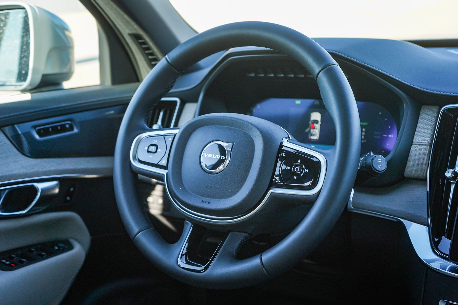2026 Volvo XC90 Plus - Photo 15