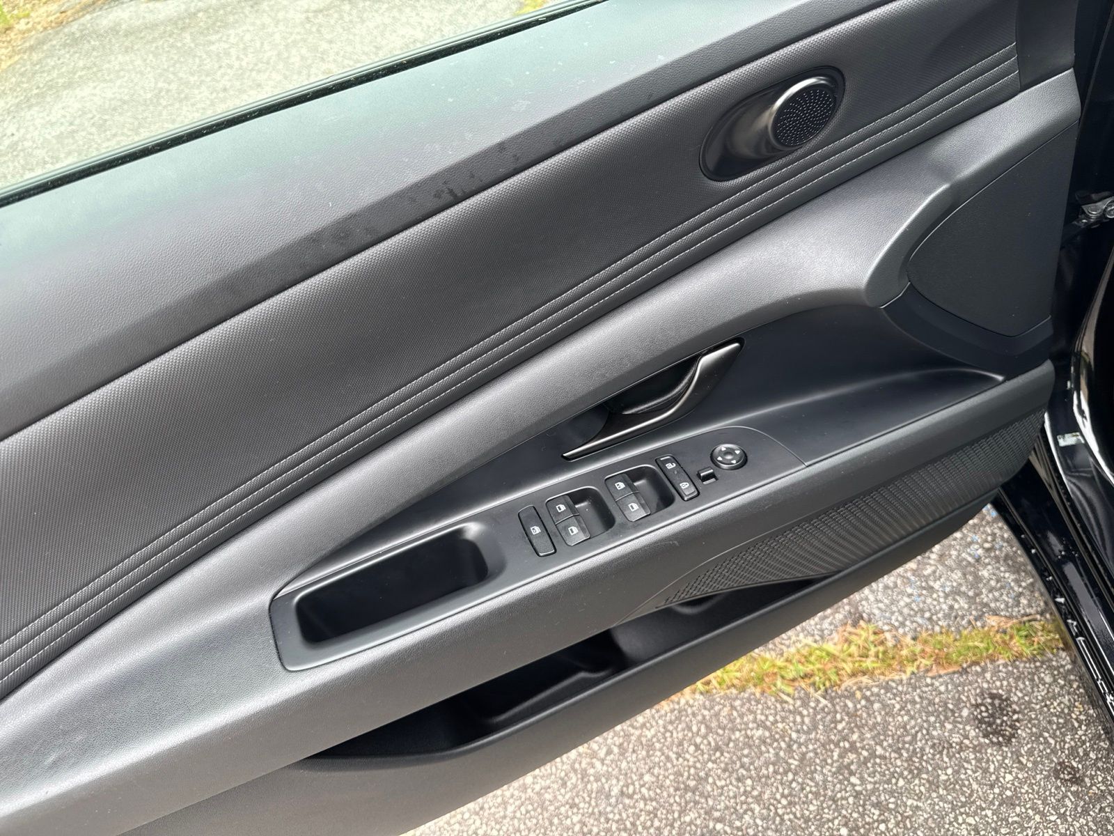 Used 2025 Black Hyundai SEL Sport image 13
