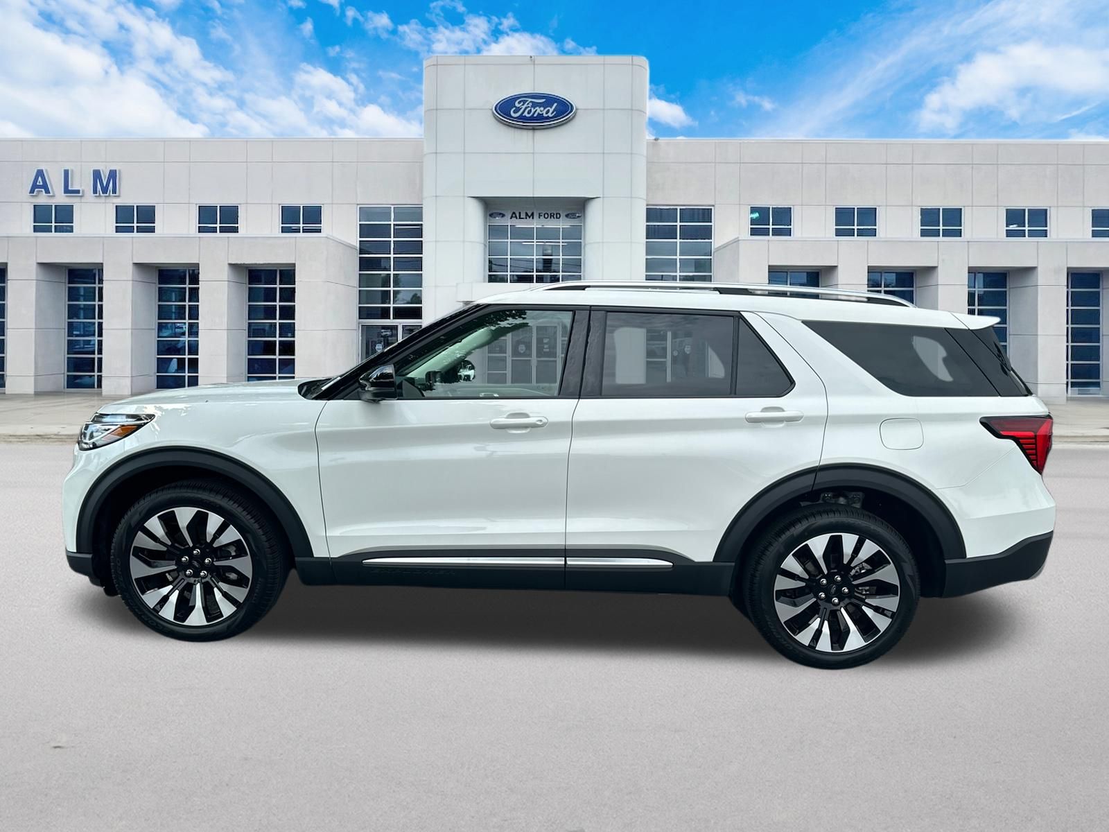 New 2026 Star White Metallic Tri-Coat Ford Platinum™ image 9