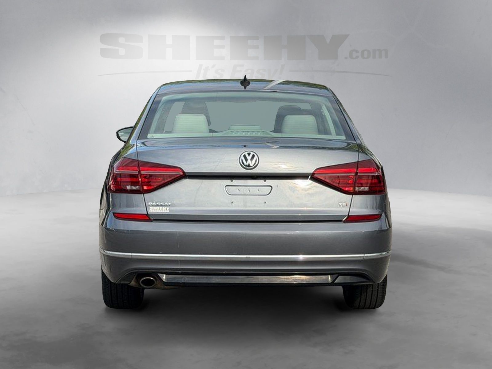 Used 2018 Gray Volkswagen 2.0T R-Line image 11