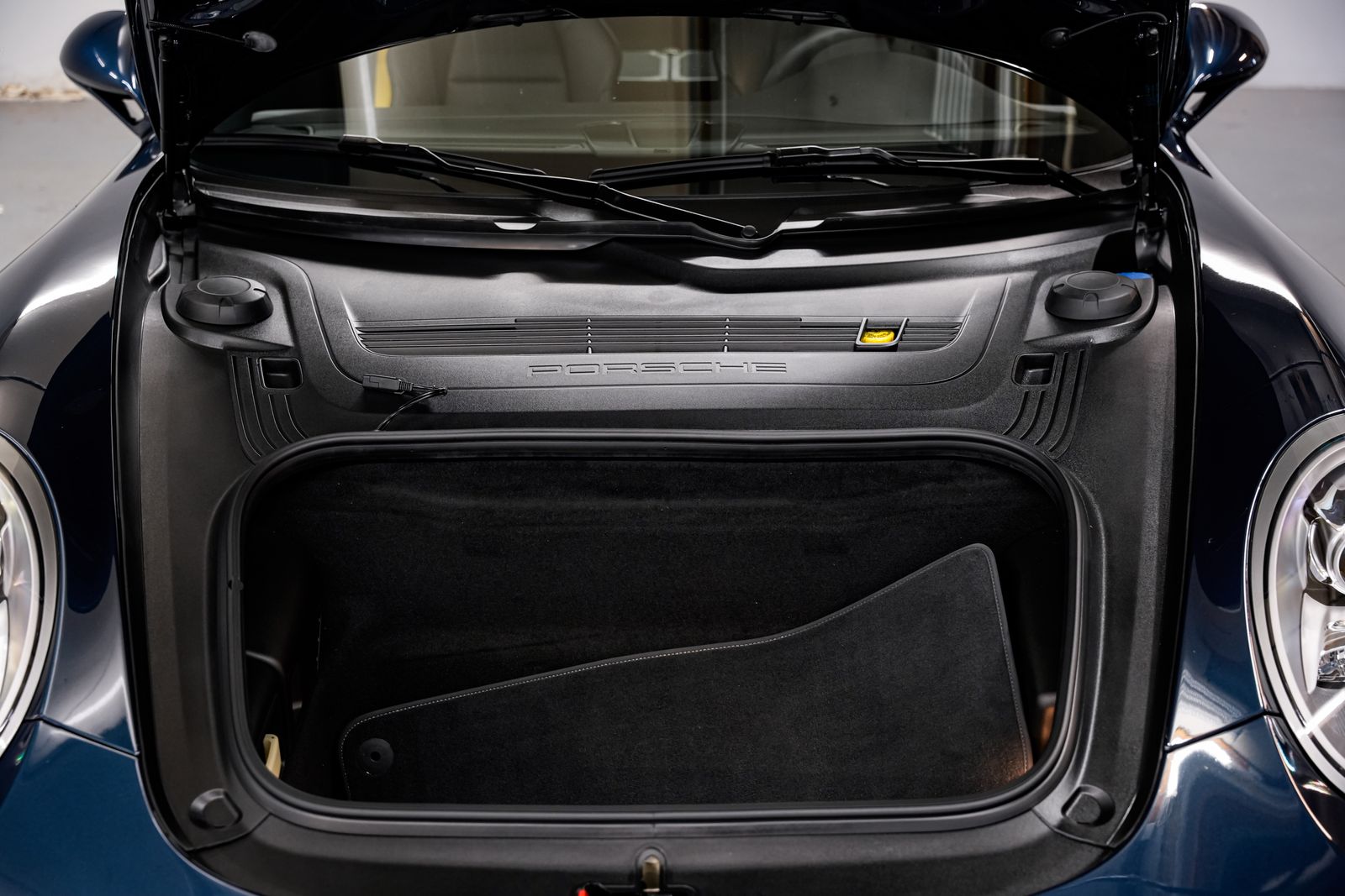 2014 Porsche 911 Carrera 4 — photo 37