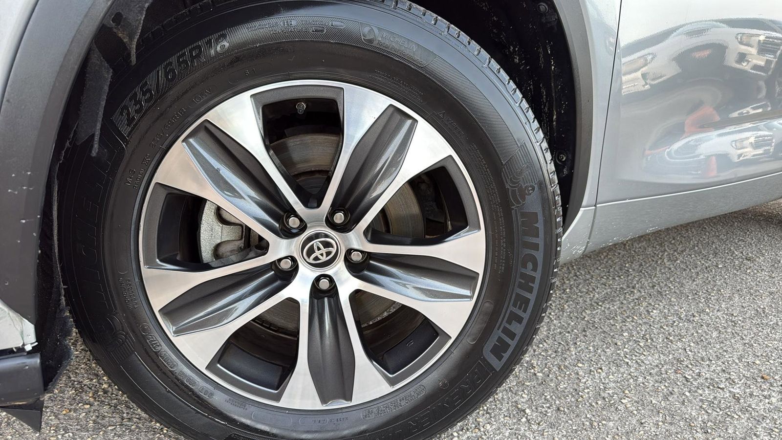 Used Car 2021 Toyota Highlander  Xle For Sale Under $30,000 In Austin, Texas