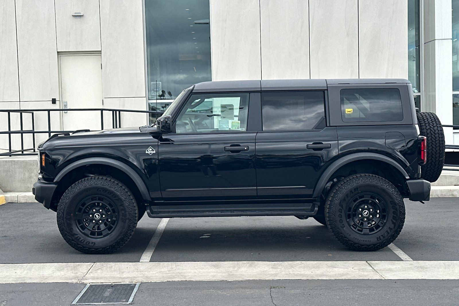 View vehicle photo 6