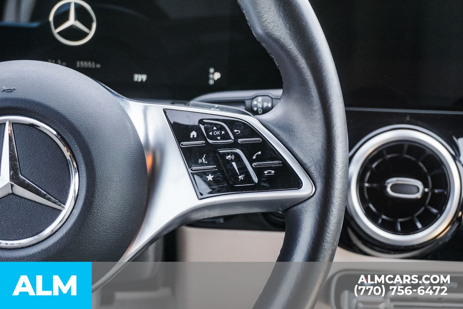 Used 2025 White Mercedes-Benz GLA 250 image 34