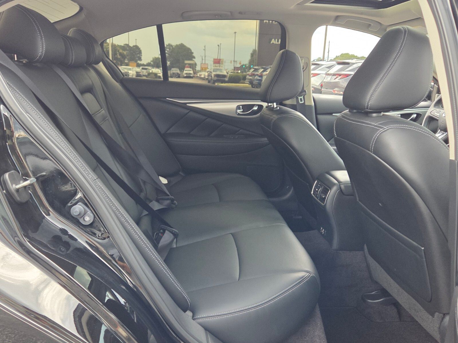 Used 2024 Black INFINITI LUXE image 14
