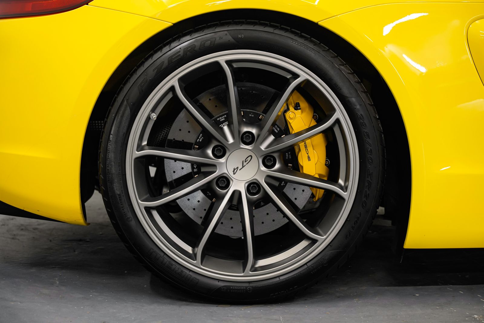 2016 Porsche Cayman GT4 — photo 46