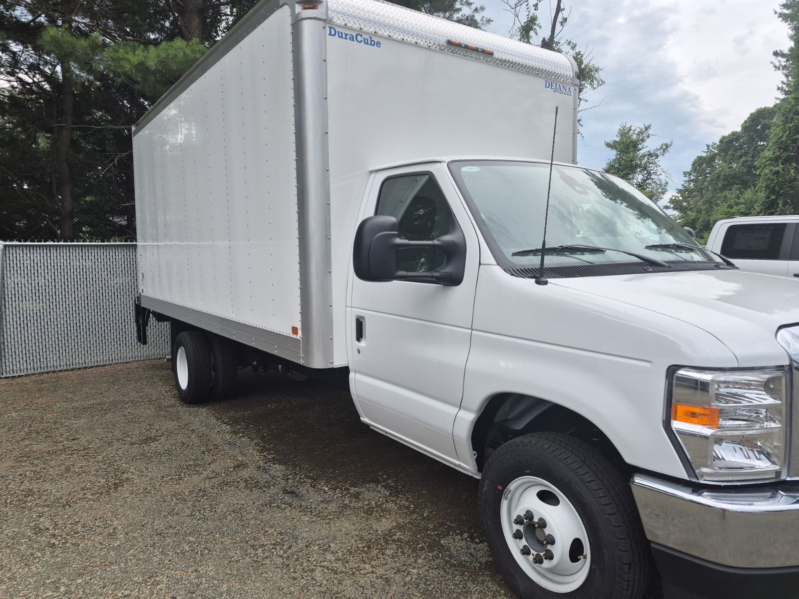 New 2027 Oxford White Ford Base image 3