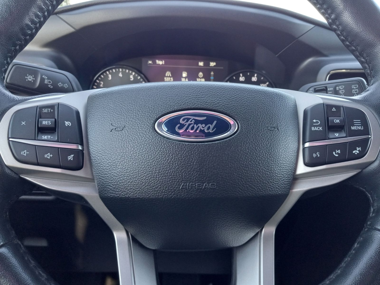 2023 Ford Explorer image 21