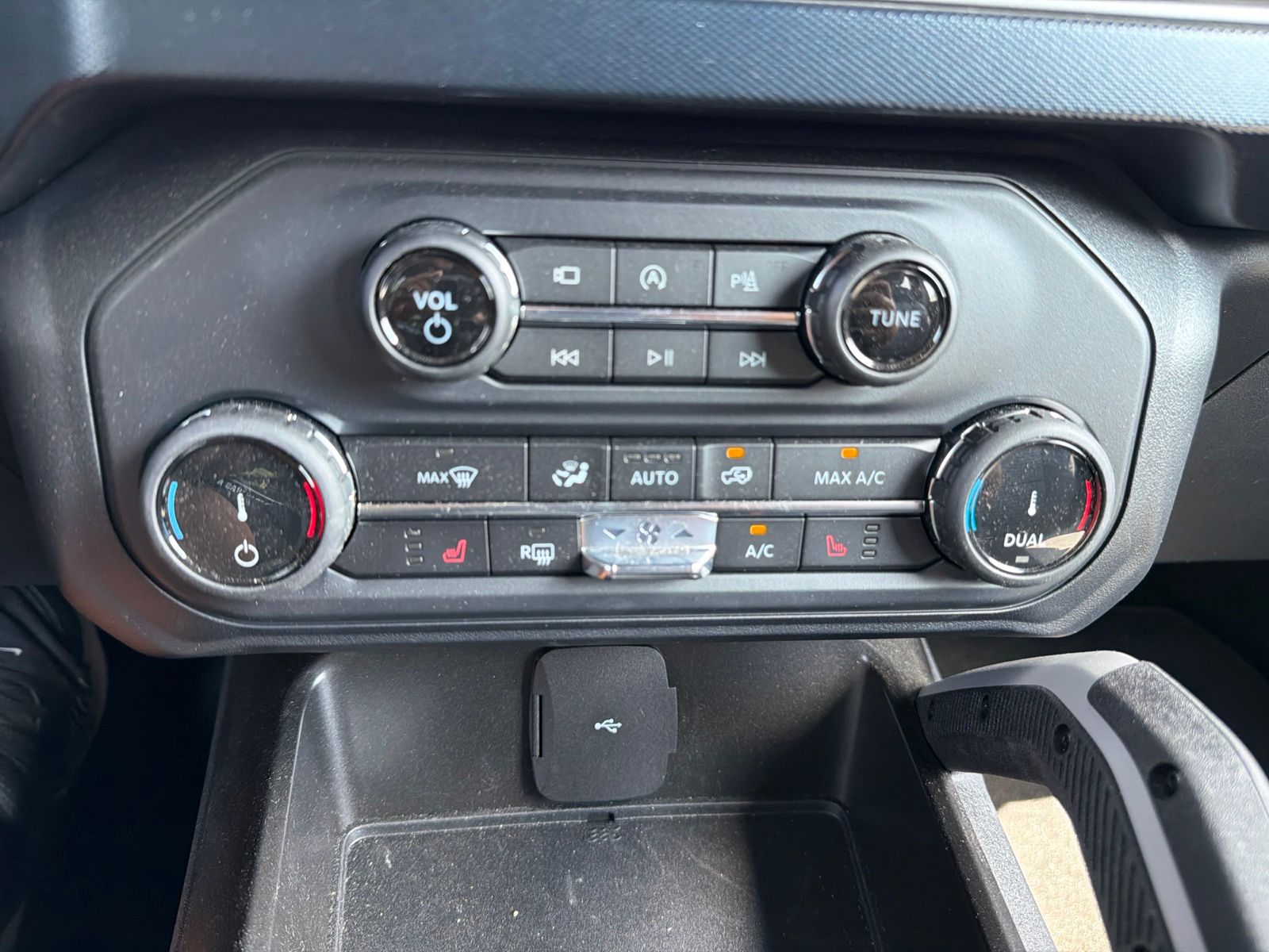 Used 2022 Blue Ford Outer Banks image 13