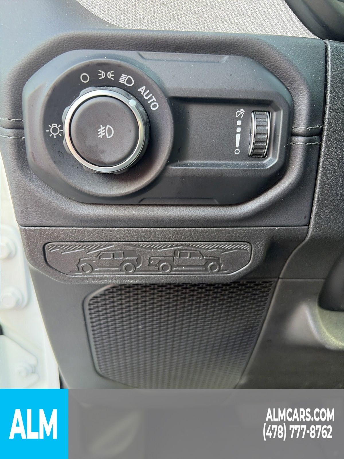 Used 2025 White Jeep Sahara image 18