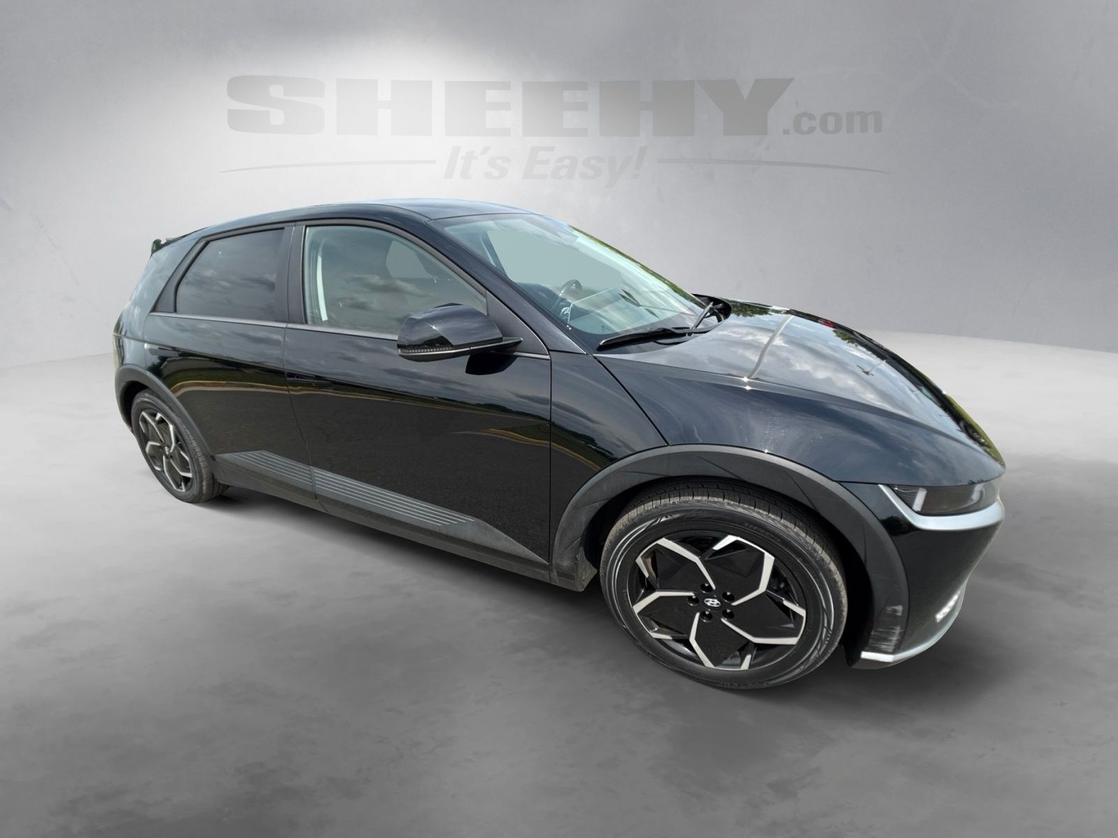 Used 2024 Black Hyundai SEL image 2