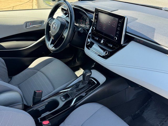 Used 2020 White Toyota SE image 28