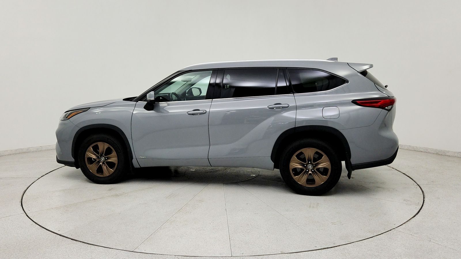 Used 2022  Toyota Bronze Edition image 4